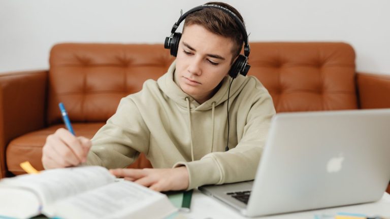 Do Student Loans Affect Your Credit Score